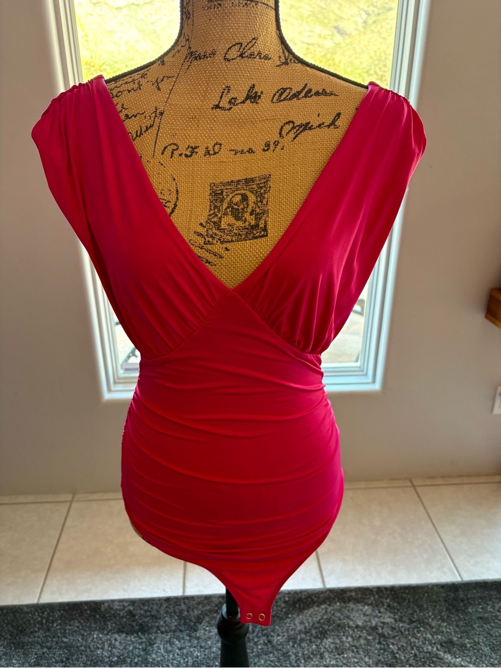 Express plunge v front Ruched Bodysuit  in Hot Pink, NWT small